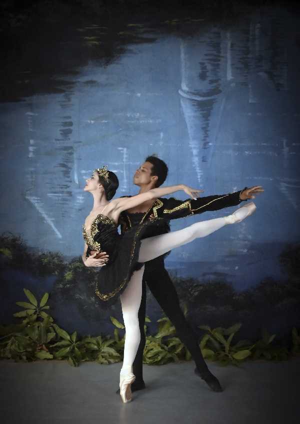 EL LAGO DE LOS CISNES BALLET LAURA ALONSO LA HABANA